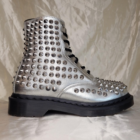 Dr. Martens Spike silver studded leather boots - Picture 3 of 7